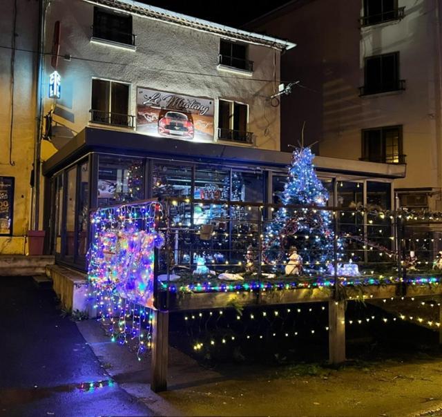 Maison Lumineuse & Jardin Prive Confolens Esterno foto